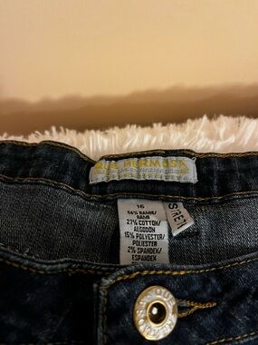 Que Dark Blue Denim Jeans with Gold Stitching